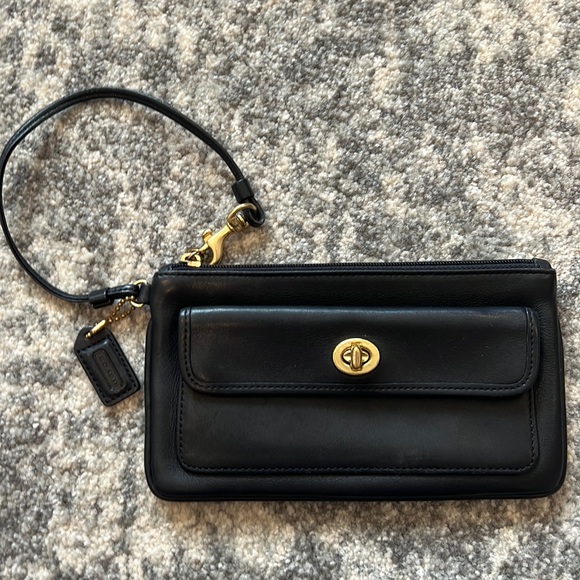 Coach Handbags - Coach Vintage Turnlock Wristlet